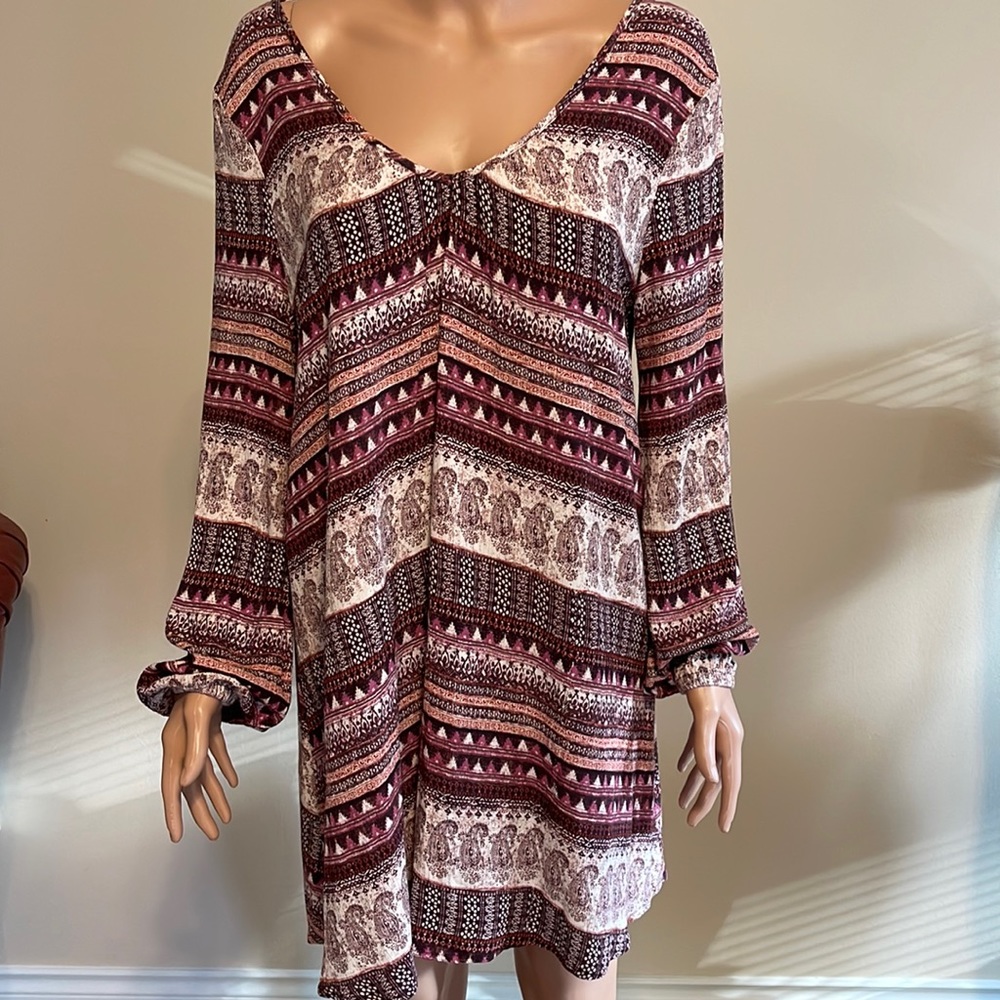 EUC Billabong dress burgundy / cream aztec design size M